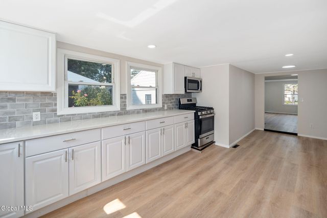 29 Massachusetts Avenue, East Greenbush, NY 12144