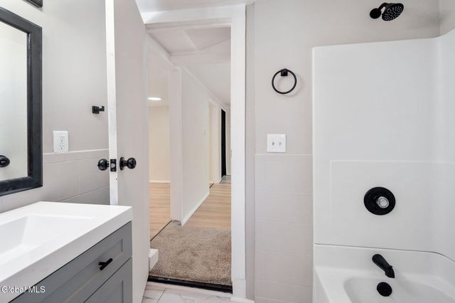 29 Massachusetts Avenue, East Greenbush, NY 12144