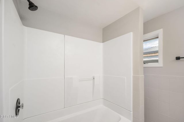 29 Massachusetts Avenue, East Greenbush, NY 12144