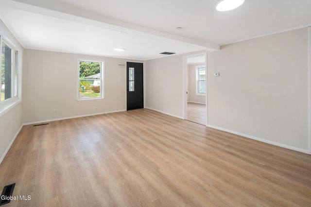 29 Massachusetts Avenue, East Greenbush, NY 12144