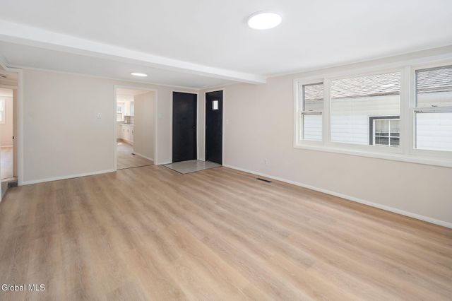 29 Massachusetts Avenue, East Greenbush, NY 12144