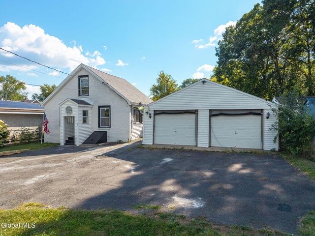 29 Massachusetts Avenue, East Greenbush, NY 12144