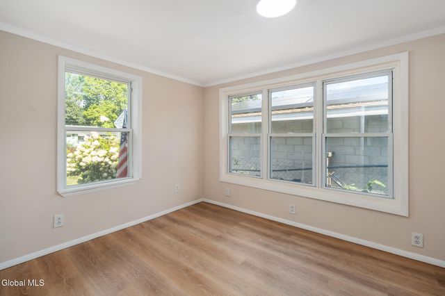 29 Massachusetts Avenue, East Greenbush, NY 12144