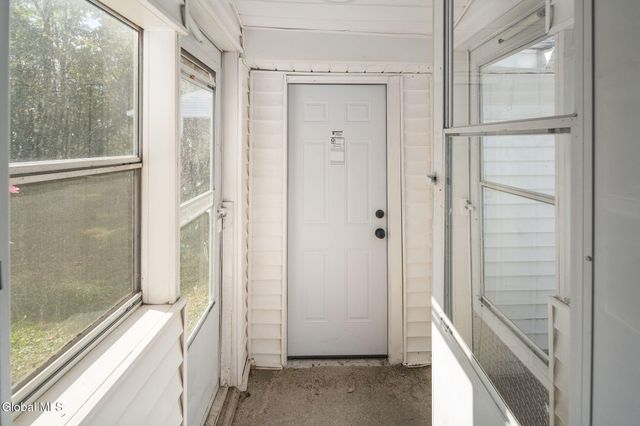 29 Massachusetts Avenue, East Greenbush, NY 12144