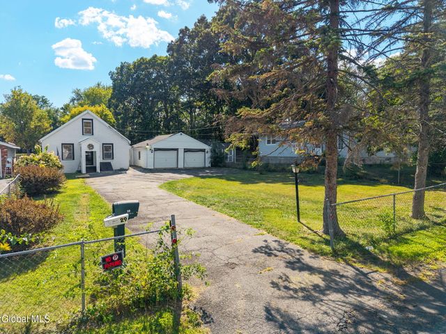 29 Massachusetts Avenue, East Greenbush, NY 12144