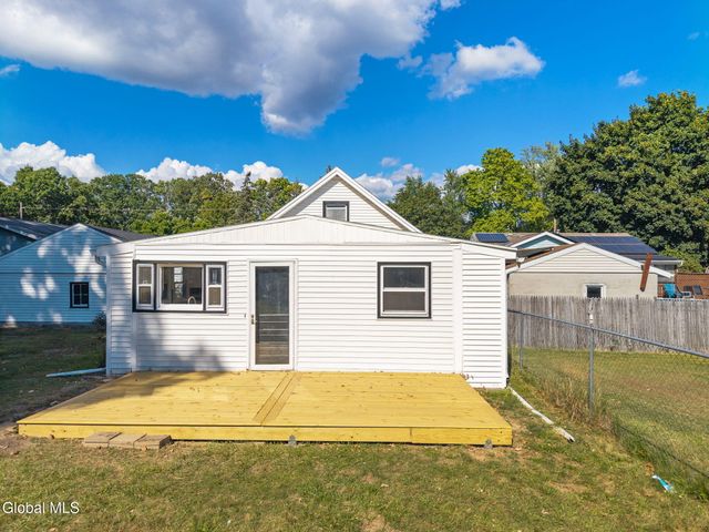 29 Massachusetts Avenue, East Greenbush, NY 12144