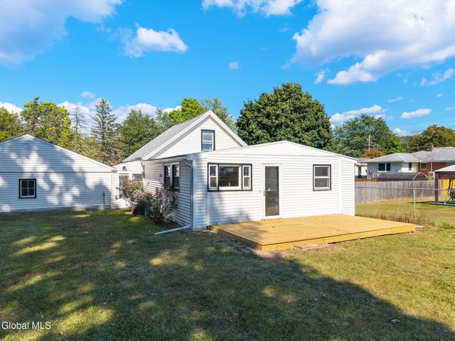 29 Massachusetts Avenue, East Greenbush, NY 12144