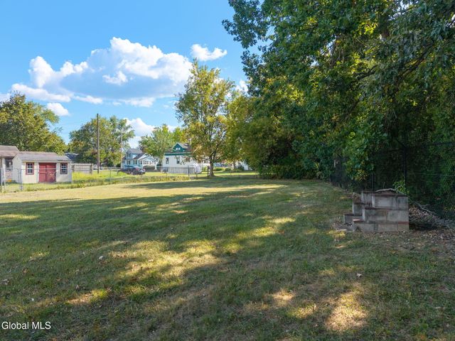 29 Massachusetts Avenue, East Greenbush, NY 12144