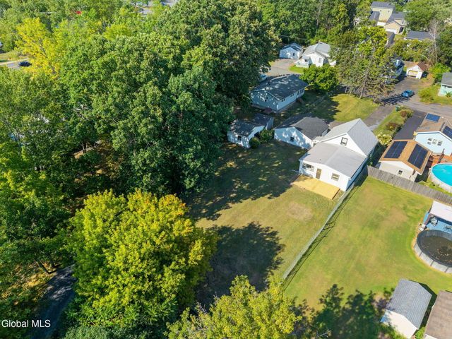 29 Massachusetts Avenue, East Greenbush, NY 12144