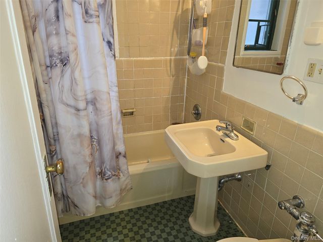 1530 Metropolitan Avenue 1E, Bronx, NY 10462
