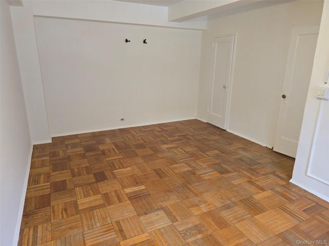 1530 Metropolitan Avenue 1E, Bronx, NY 10462