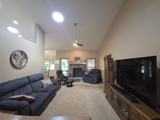 1980 TIMBERLINE DRIVE, Oshkosh, WI 54904