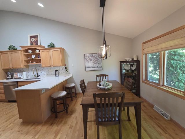 1980 TIMBERLINE DRIVE, Oshkosh, WI 54904