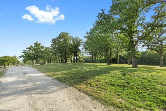 8016 E US HWY 82, Gainesville, TX 76240