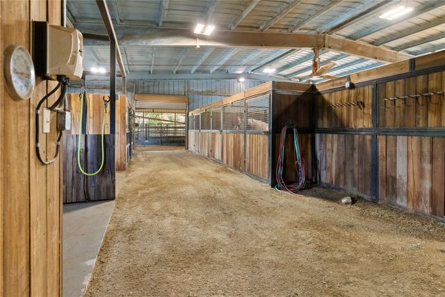 8016 E US HWY 82, Gainesville, TX 76240