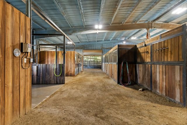 8016 E US HWY 82, Gainesville, TX 76240