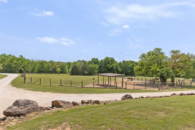 8016 E US HWY 82, Gainesville, TX 76240