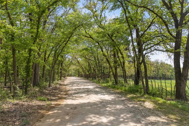 8016 E US HWY 82, Gainesville, TX 76240