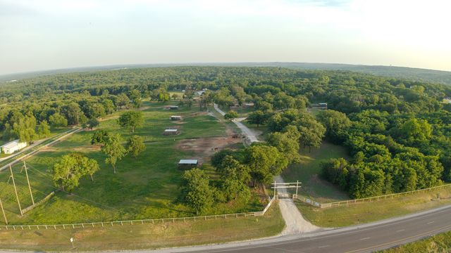 8016 E US HWY 82, Gainesville, TX 76240