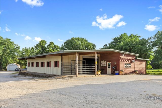 8016 E US HWY 82, Gainesville, TX 76240