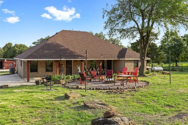 8016 E US HWY 82, Gainesville, TX 76240