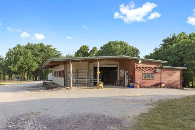 8016 E US HWY 82, Gainesville, TX 76240