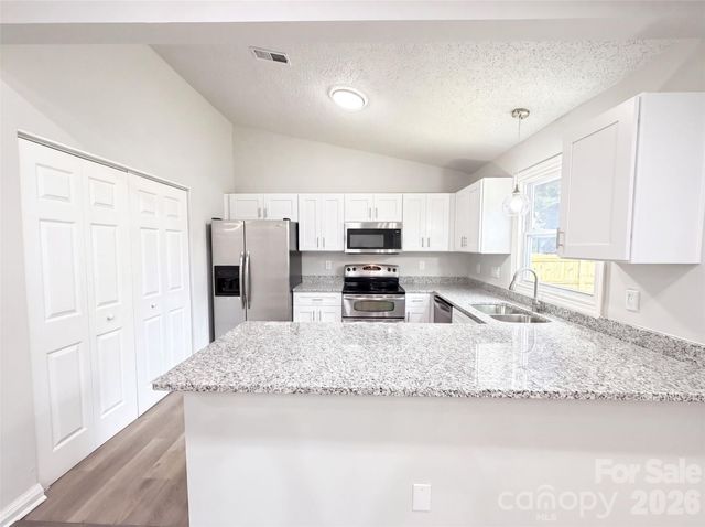 8822 Hunter Green Lane, Charlotte, NC 28227