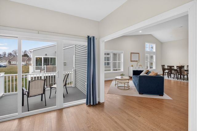 10 Logans Run 10, Millbury, MA 01527