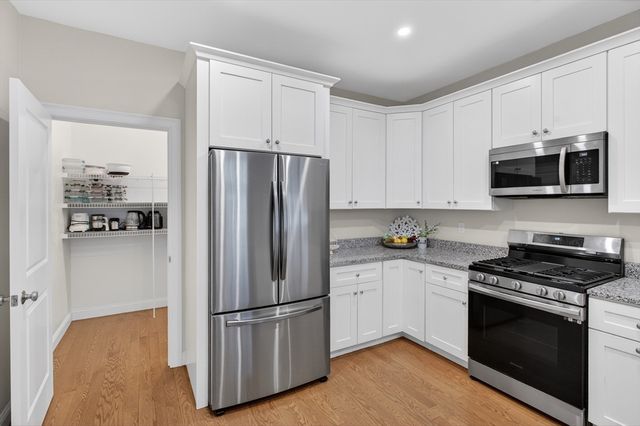 10 Logans Run 10, Millbury, MA 01527