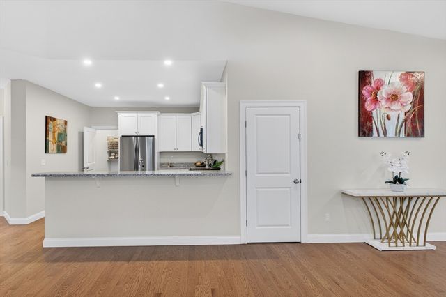 10 Logans Run 10, Millbury, MA 01527