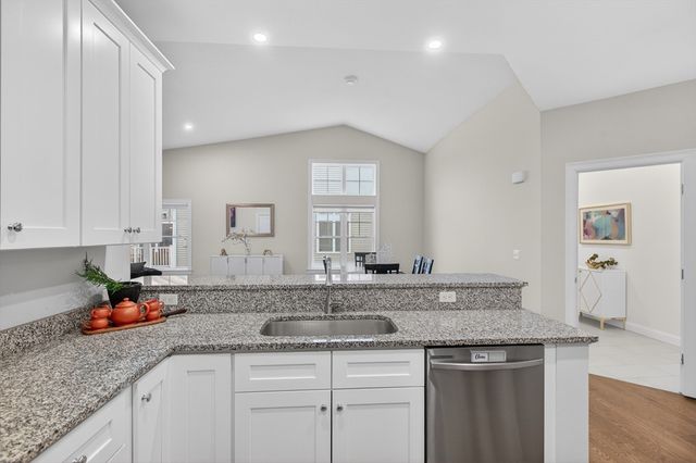 10 Logans Run 10, Millbury, MA 01527