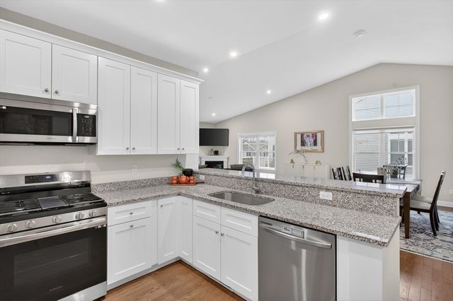 10 Logans Run 10, Millbury, MA 01527