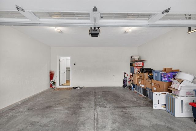 10 Logans Run 10, Millbury, MA 01527