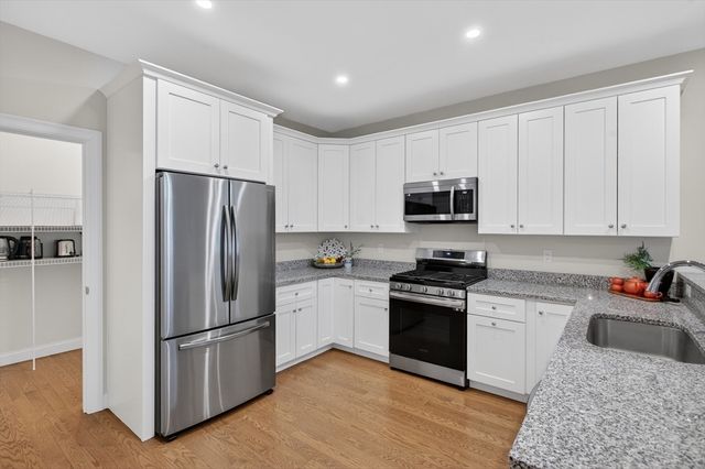 10 Logans Run 10, Millbury, MA 01527