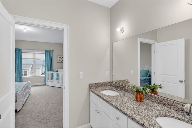 10 Logans Run 10, Millbury, MA 01527