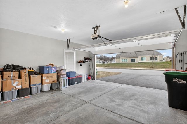 10 Logans Run 10, Millbury, MA 01527