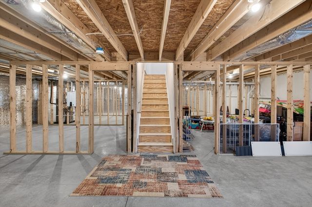 10 Logans Run 10, Millbury, MA 01527