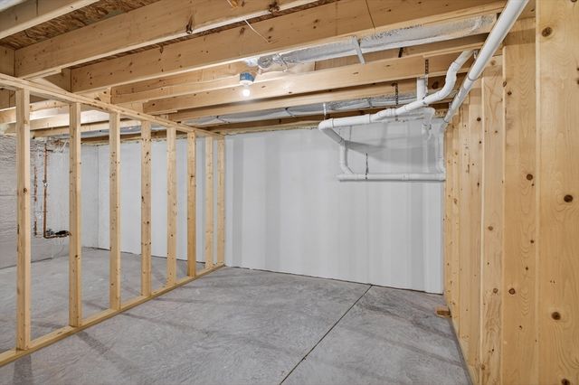 10 Logans Run 10, Millbury, MA 01527