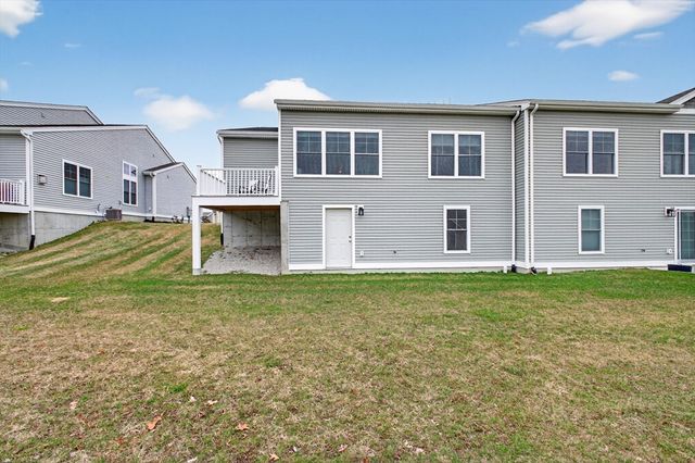 10 Logans Run 10, Millbury, MA 01527