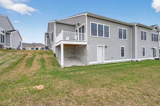 10 Logans Run 10, Millbury, MA 01527