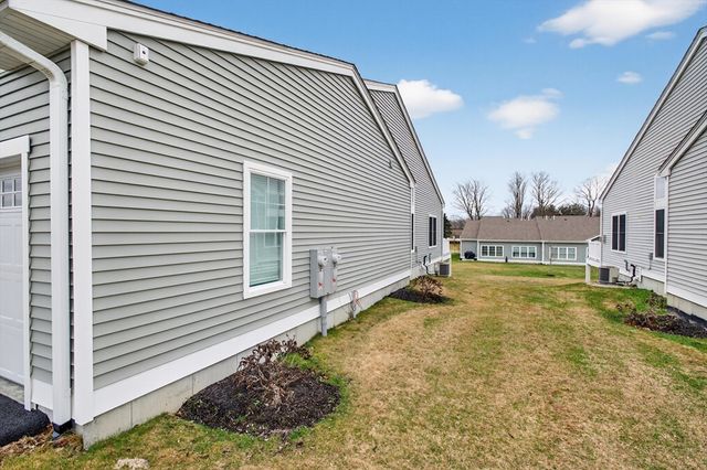 10 Logans Run 10, Millbury, MA 01527