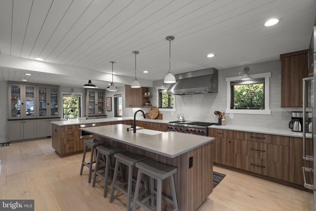 140 S 29TH ST, Purcellville, VA 20132