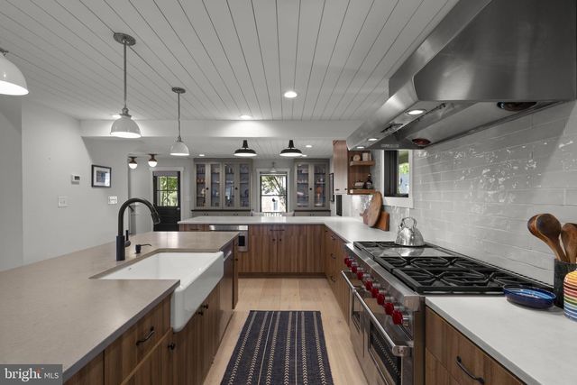140 S 29TH ST, Purcellville, VA 20132
