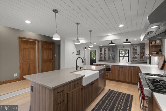 140 S 29TH ST, Purcellville, VA 20132