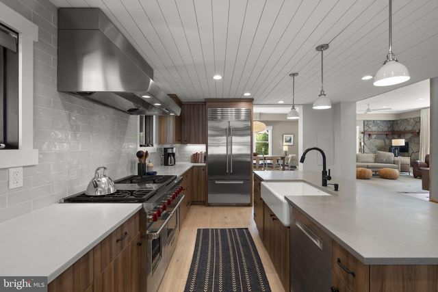 140 S 29TH ST, Purcellville, VA 20132