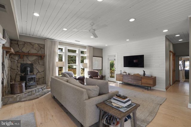 140 S 29TH ST, Purcellville, VA 20132