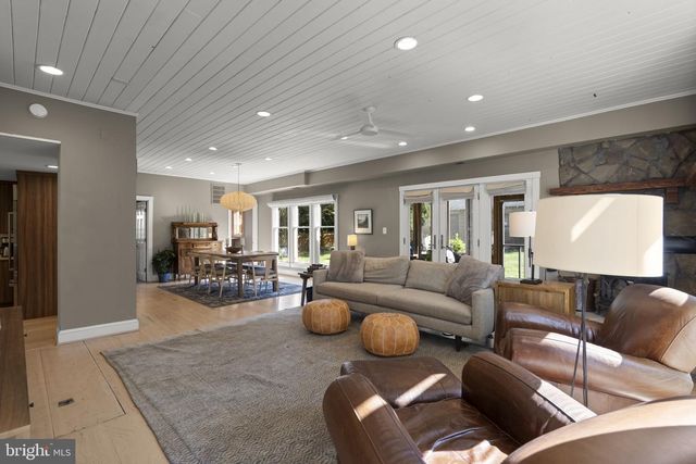 140 S 29TH ST, Purcellville, VA 20132