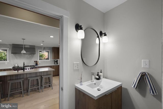 140 S 29TH ST, Purcellville, VA 20132
