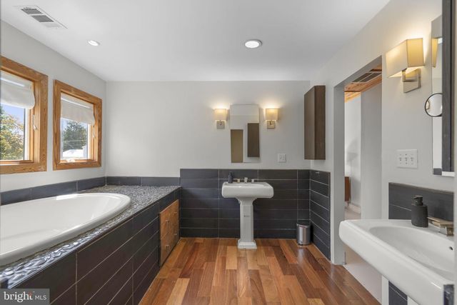 140 S 29TH ST, Purcellville, VA 20132