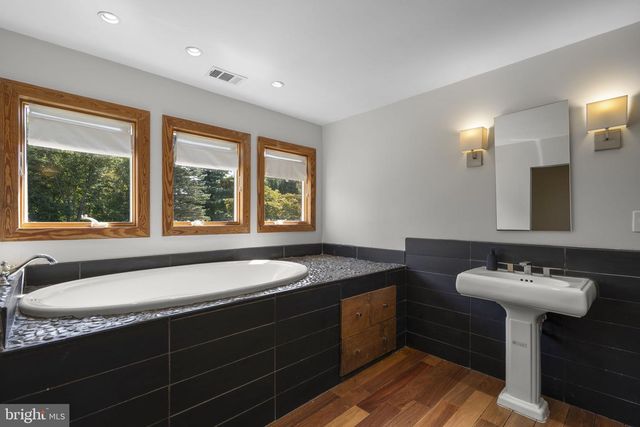 140 S 29TH ST, Purcellville, VA 20132